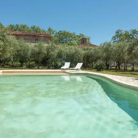 Spacious 6 Person With Pool