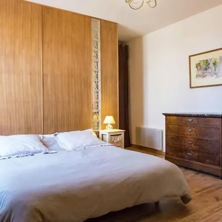 Hébergement de vacances Spacious 6 Person With Pool