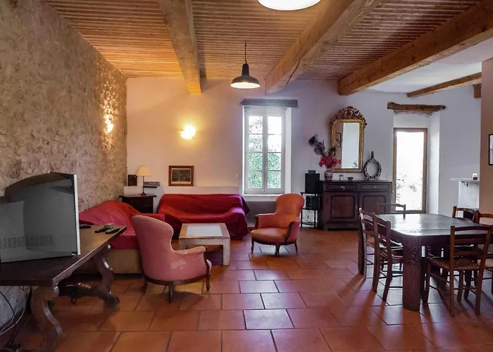 Дом отдыха In Beziers With Pool And Vineyard Autignac (Herault)